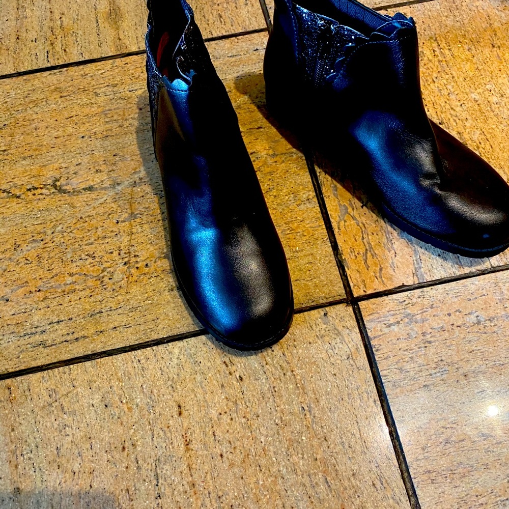 Women’s size 7 Land’s End booties